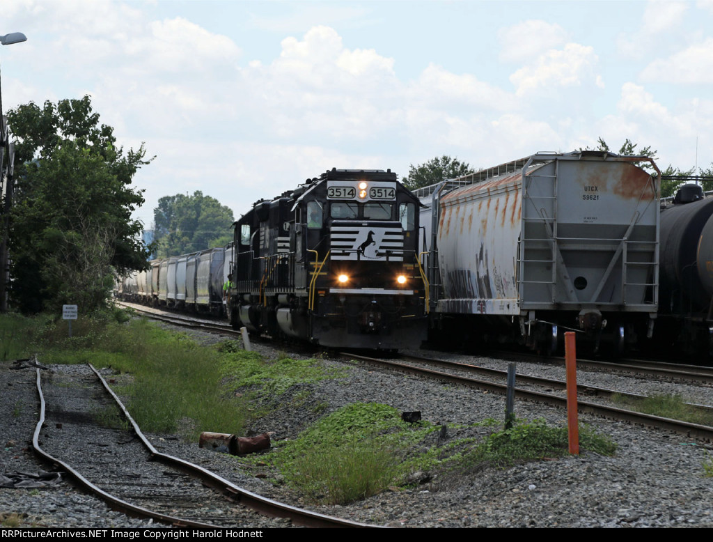 NS 3514 & 1638 ease towards the yard office